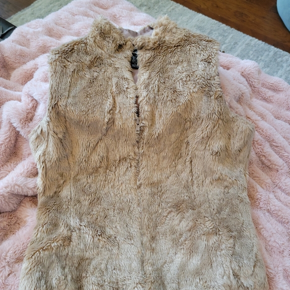 Justice Faux Fur Vest - Picture 4 of 4
